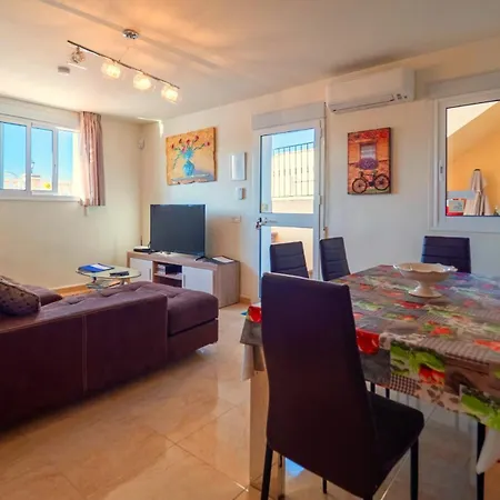 Bella Vista Apartment *